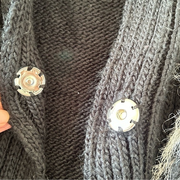 Collection Eighteen Women’s Circle Cadigan Knit Vest M/L Black Faux Fur Goblin - Picture 9 of 10